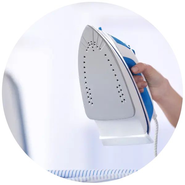 prasowanie ręczne za pomocą żelazka